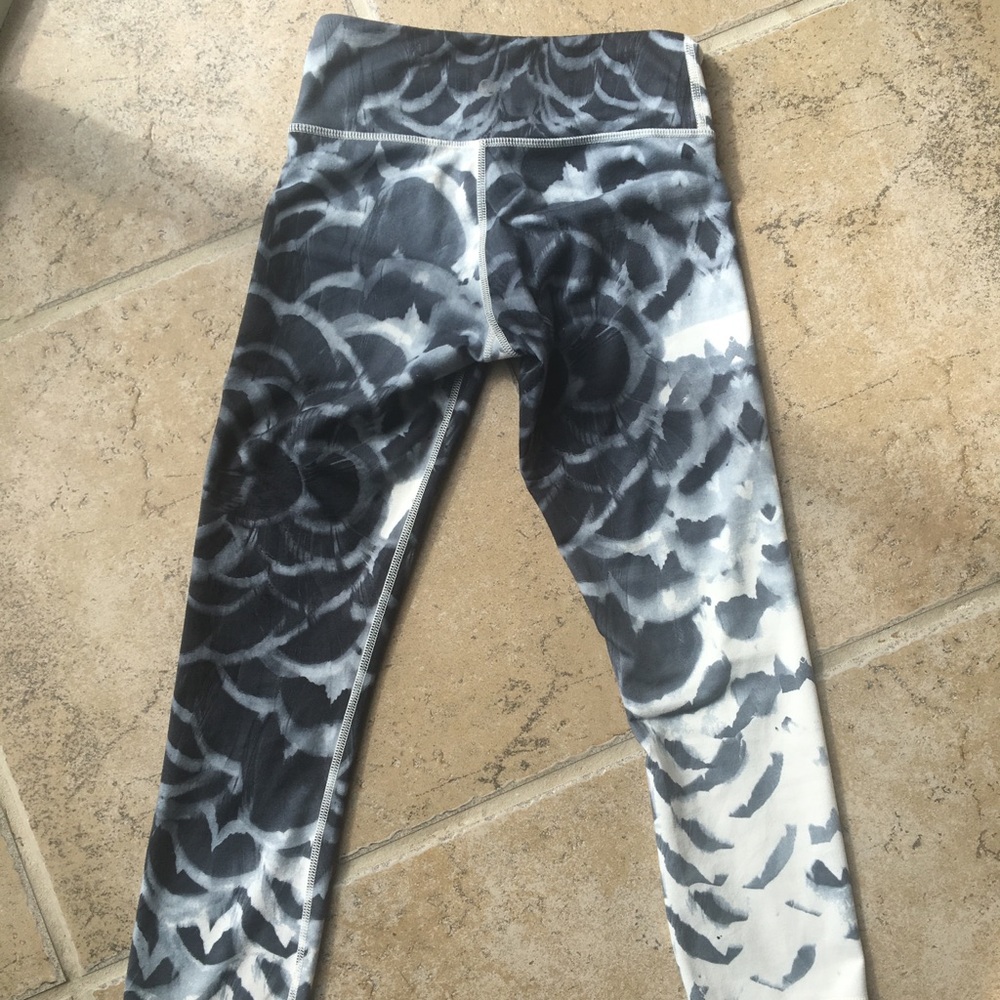 Lululemon cropped leggings - Picture 6 of 7